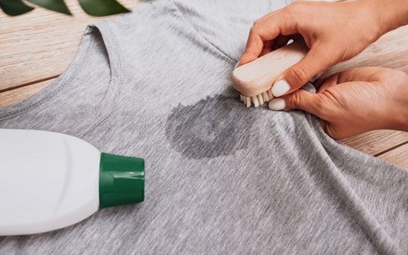 پاک کردن لکه روغن از لباس پاک کردن لکه روغن از لباس