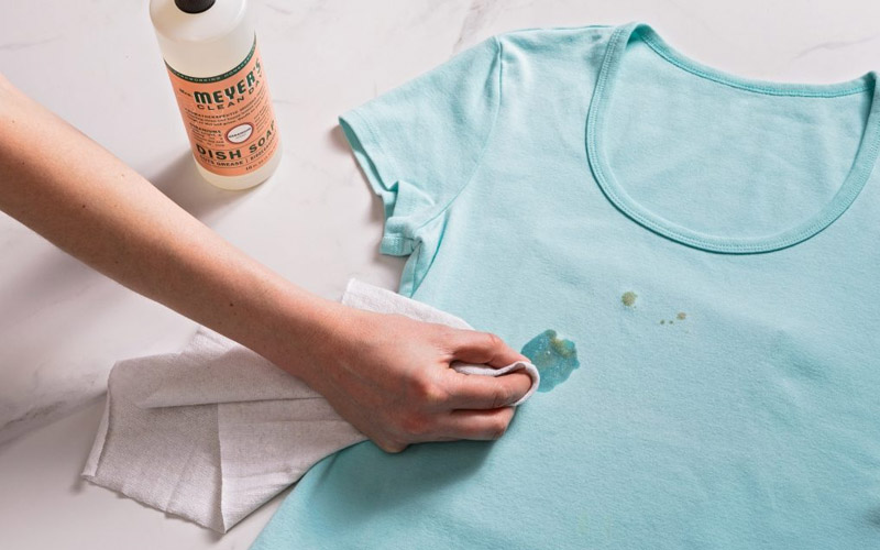 راز پاک شدن سریع لکه روغن از لباس 