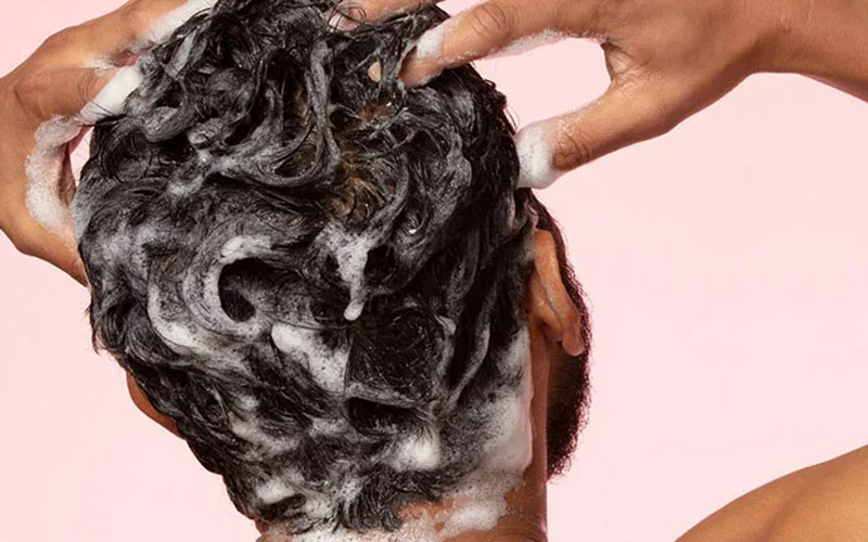 از شستن زیاد موها خودداری کنید