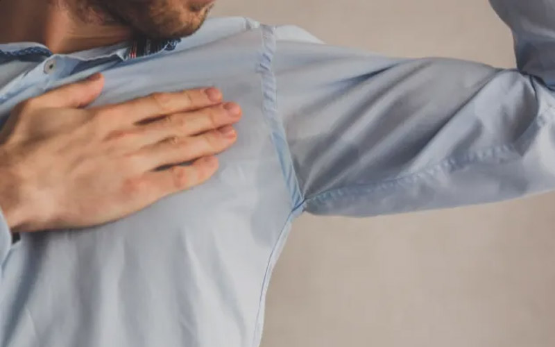 نحوه پاک کردن لکه عرق بر روی لباس نحوه پاک کردن لکه عرق بر روی لباس