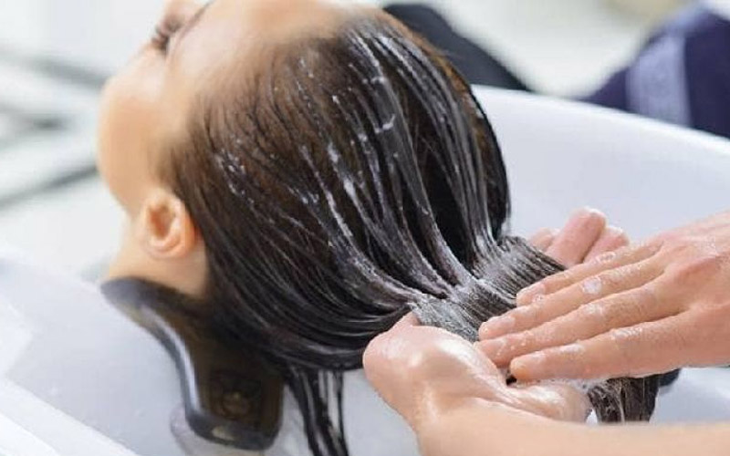 بایدها و نبایدهای استفاده از نرم کننده مو