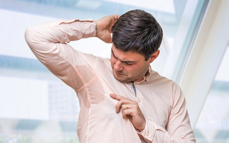 نحوه پاک کردن لکه عرق بر روی لباس