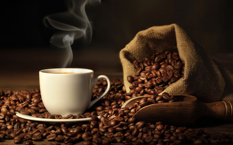 چگونه ریختن قهوه قدرت و طعم آن را تغییر می دهد
