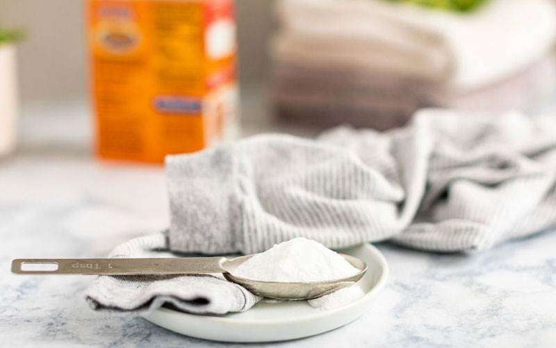 پاک کردن جادویی لکه عرق روی لباس را، با استفاده از نمک تجربه کنید پاک کردن جادویی لکه عرق روی لباس را، با استفاده از نمک تجربه کنید