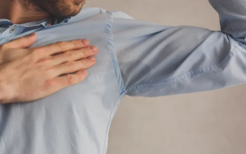 چگونه لکه عرق را از روی لباس پاک کنیم؟